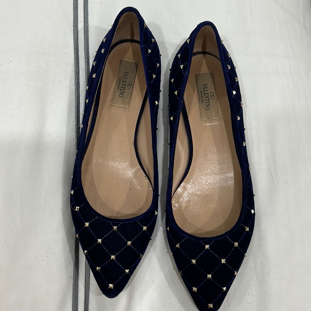 Valentino velvet royal blue flats. Size 38. Used. Dust bag.